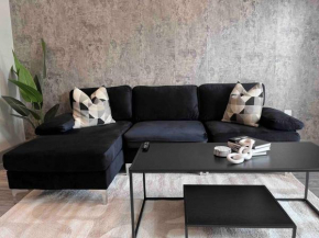 NEW Buckhead black and white suite